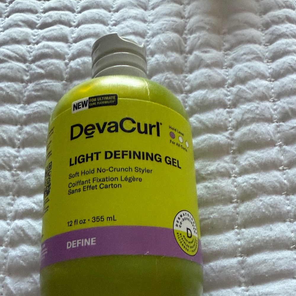 DevaCurl Light Defining Gel in Green and Purple
